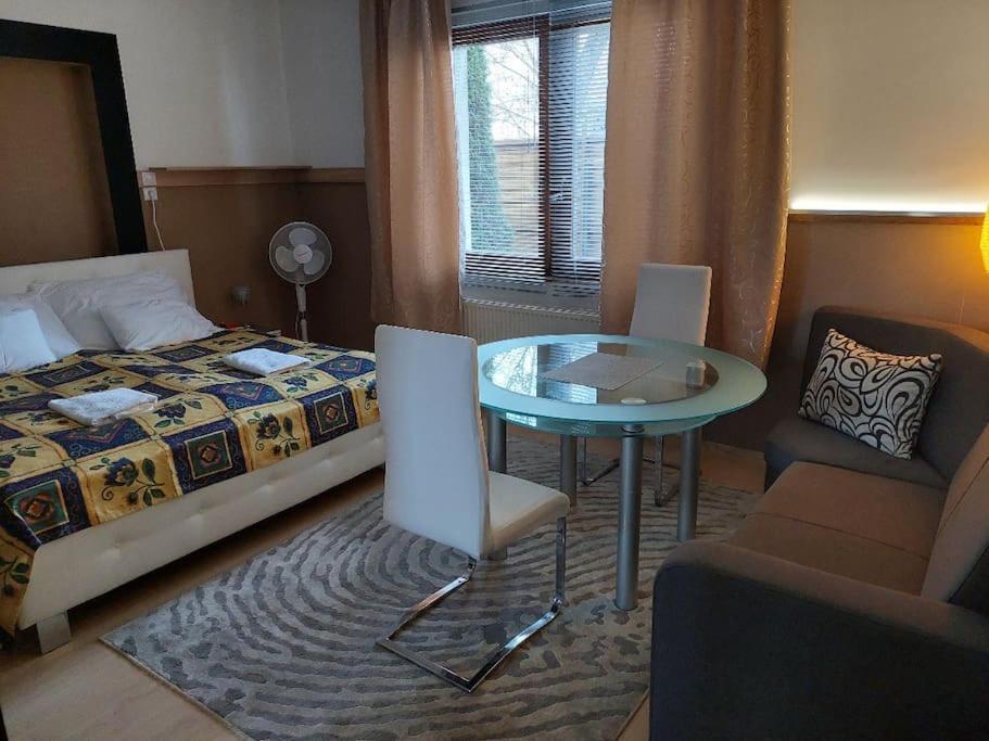 Ujszeged Apartman Exteriör bild