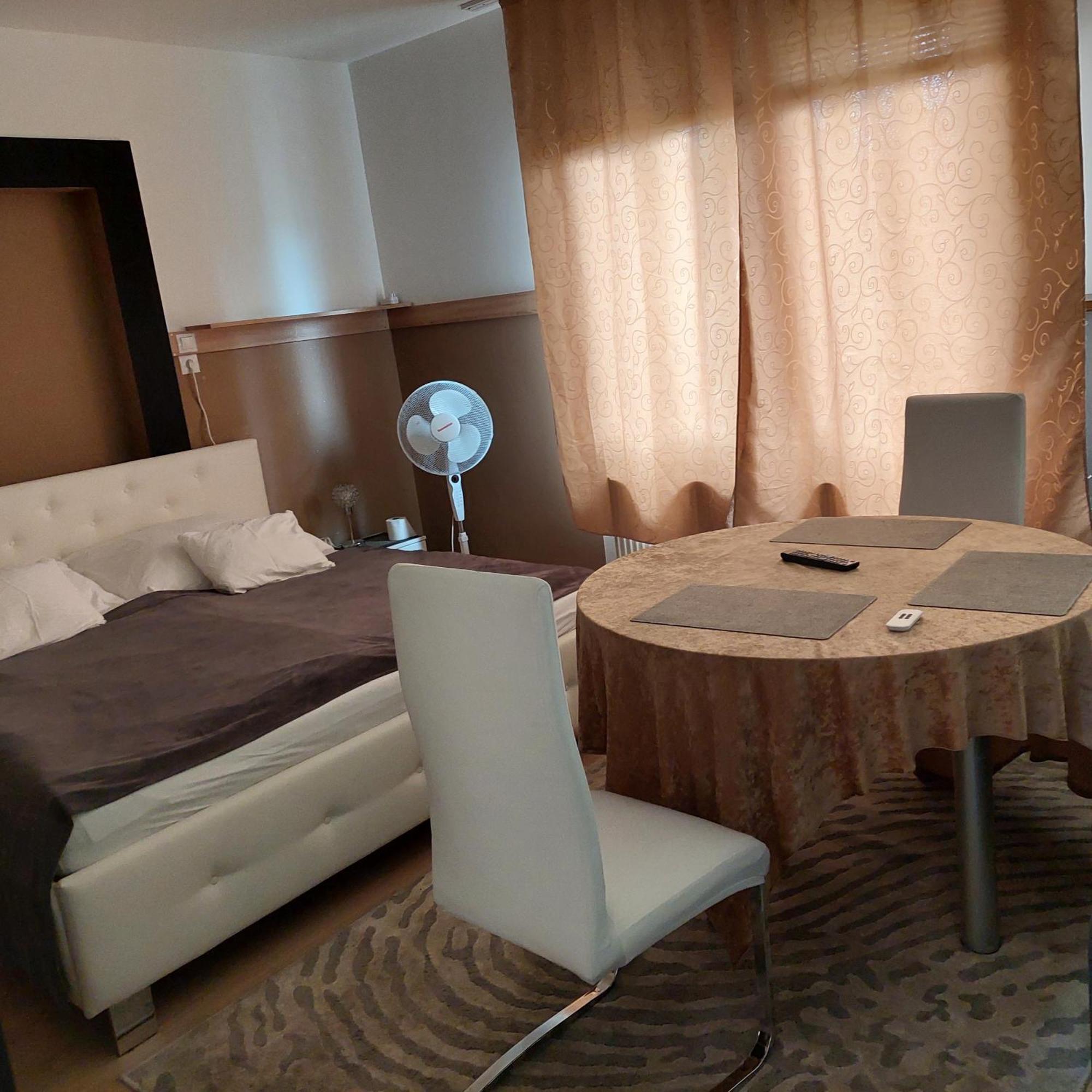 Ujszeged Apartman Exteriör bild