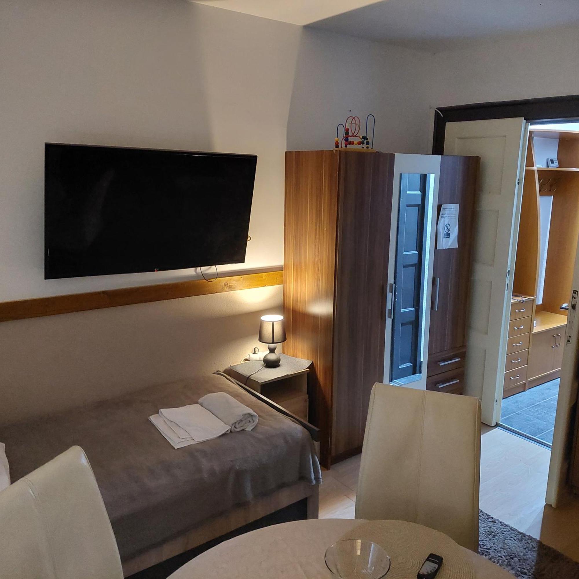 Ujszeged Apartman Rum bild